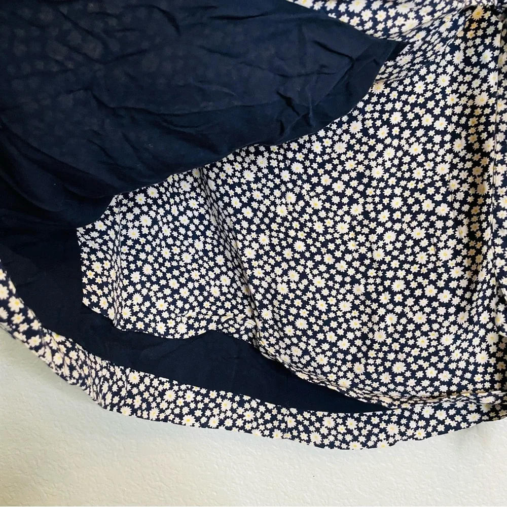Sézane Micro White Ditzy Floral Navy Faux Wrap Mini Skirt | Size 40 | Size 8 - Picture 4 of 8